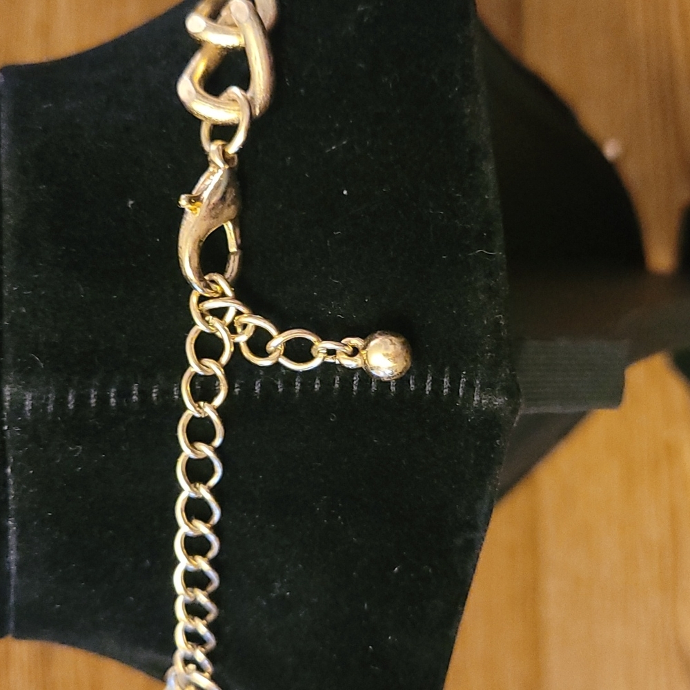 High Heel Shoe Necklace - Picture 4 of 5